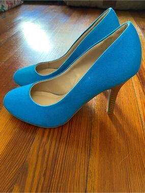 Kelly & Katie Vibrant Blue Round-Toe High Heel Pumps